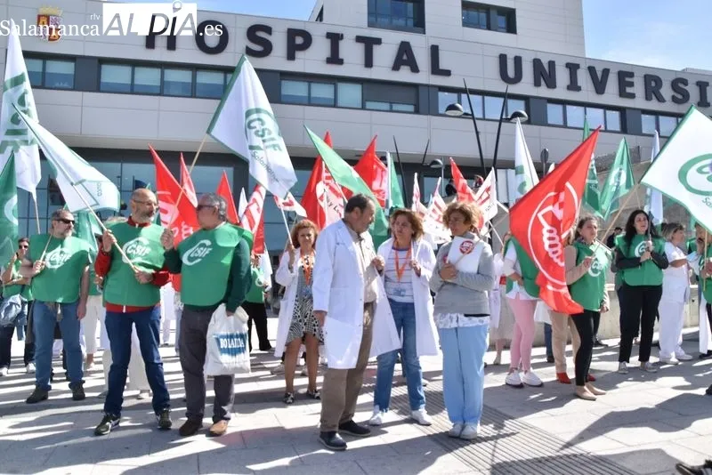 Nueva concentración de los trabajadores del Hospital de Salamanca | FOTOS: Vanesa Martins 
