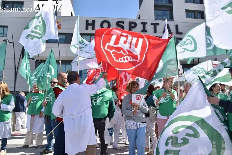Nueva concentración de los trabajadores del Hospital de Salamanca | FOTOS: Vanesa Martins 