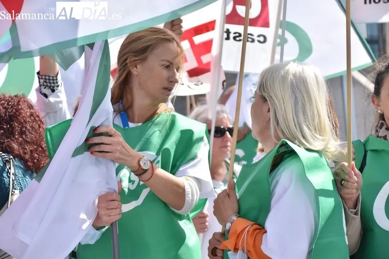 Nueva concentración de los trabajadores del Hospital de Salamanca | FOTOS: Vanesa Martins 
