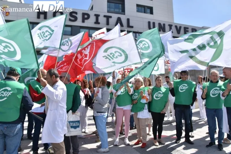 Nueva concentración de los trabajadores del Hospital de Salamanca | FOTOS: Vanesa Martins 