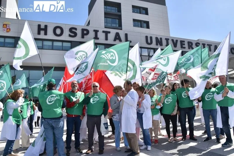 Nueva concentración de los trabajadores del Hospital de Salamanca | FOTOS: Vanesa Martins 