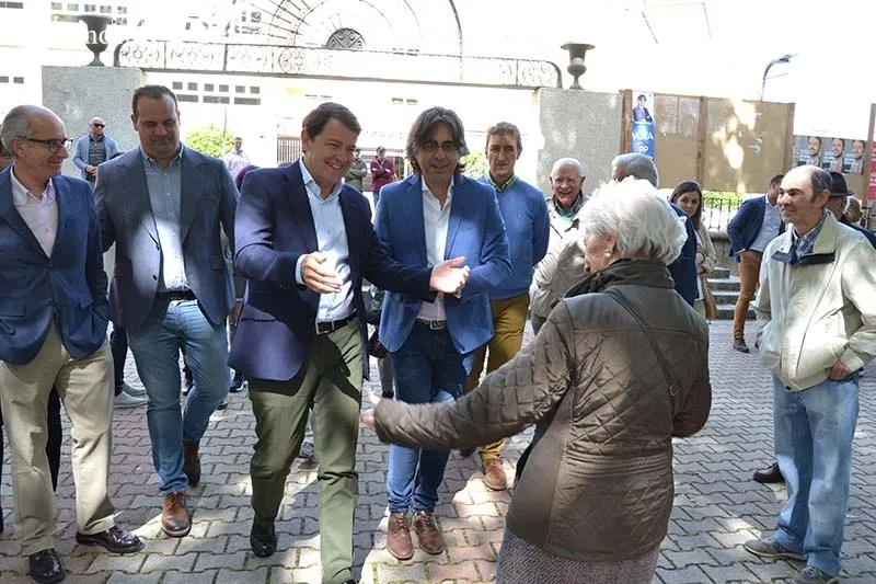 Foto 2 - Alfonso Fern&aacute;ndez Ma&ntilde;ueco visita B&eacute;jar junto al candidato del PP a la alcald&iacute;a
