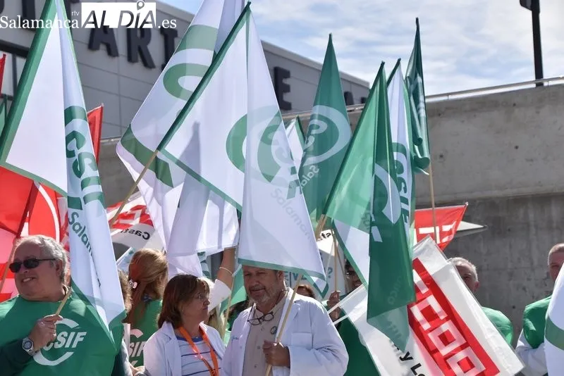 Nueva concentración de los trabajadores del Hospital de Salamanca | FOTOS: Vanesa Martins 