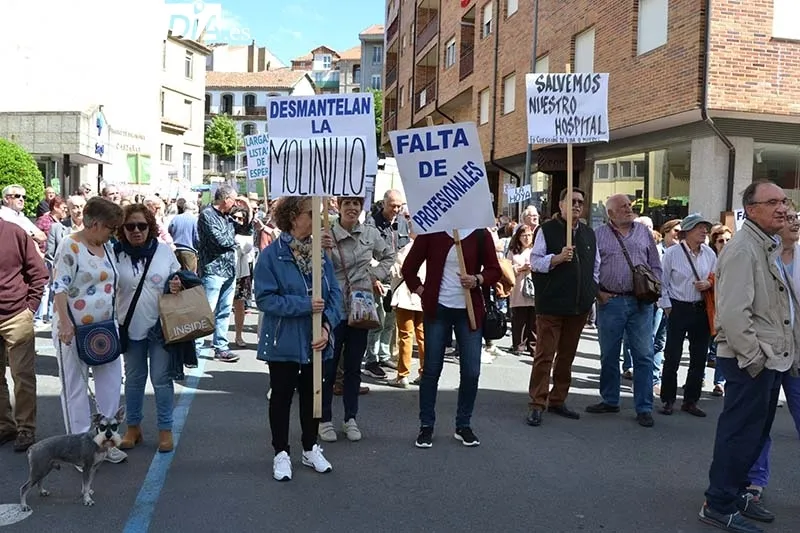 Foto 9 - B&eacute;jar sale a la calle en defensa de su hospital una vez m&aacute;s