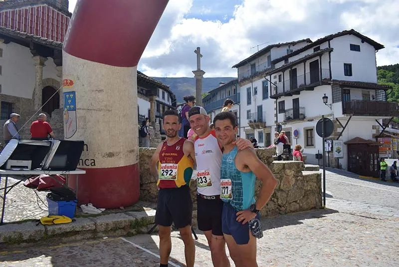 Foto 2 - El corredor bejarano &Aacute;lvaro Garc&iacute;a y Elisabeth Vaquero reinan en la Arrebatacapas