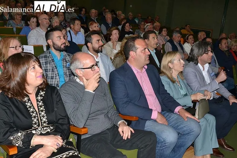 Foto 11 - Ana Pastor respalda al candidato del PP en B&eacute;jar en el m&iacute;tin comarcal
