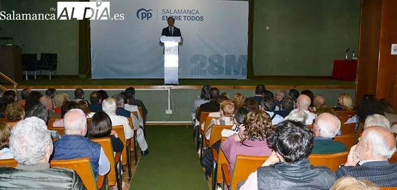 Foto 6 - Ana Pastor respalda al candidato del PP en B&eacute;jar en el m&iacute;tin comarcal