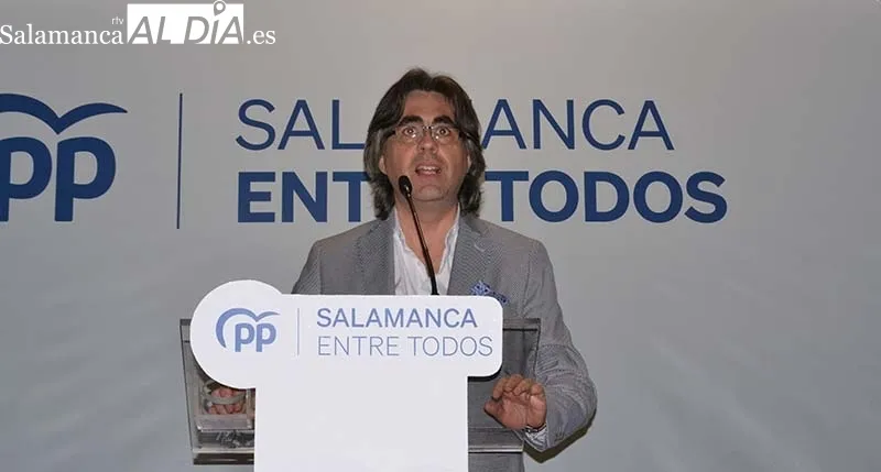 Foto 2 - Ana Pastor respalda al candidato del PP en B&eacute;jar en el m&iacute;tin comarcal