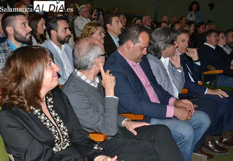Foto 9 - Ana Pastor respalda al candidato del PP en B&eacute;jar en el m&iacute;tin comarcal