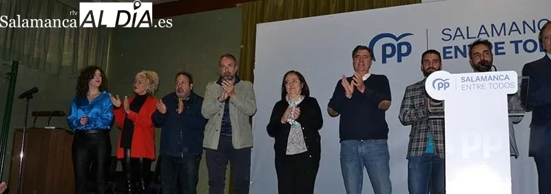 Foto 3 - Ana Pastor respalda al candidato del PP en B&eacute;jar en el m&iacute;tin comarcal