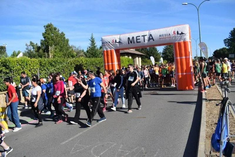 Galería de imágenes de la IV Carrera Solidaria 10 km de Gudino / Fotos: Atletismo Salmantino