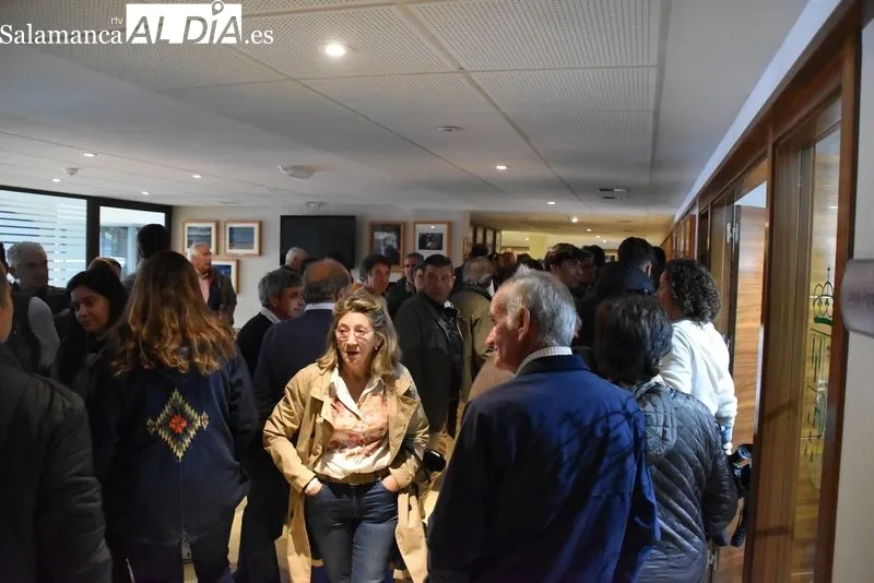 Los ganaderos re reúnen en La Lonja para reivindicar su situación | FOTOS: Vanesa Martins 
