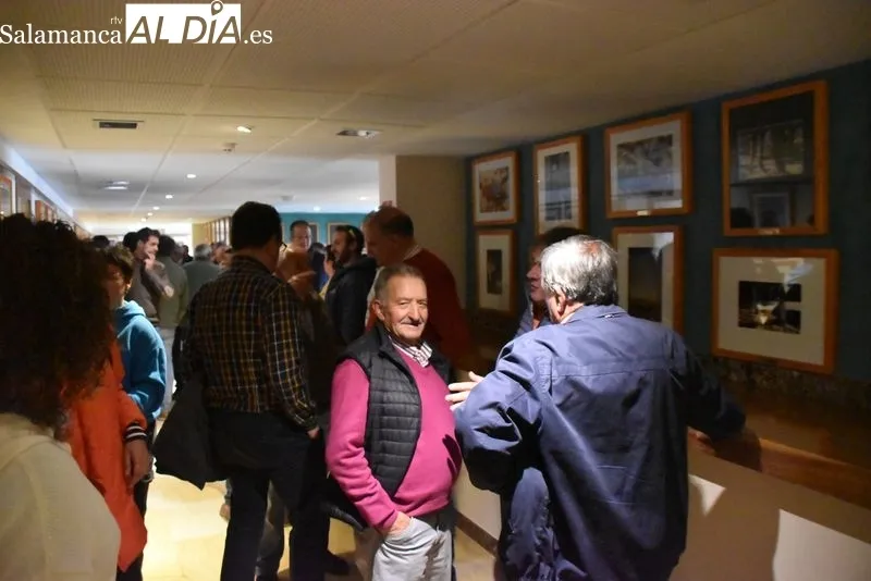 Los ganaderos re reúnen en La Lonja para reivindicar su situación | FOTOS: Vanesa Martins 