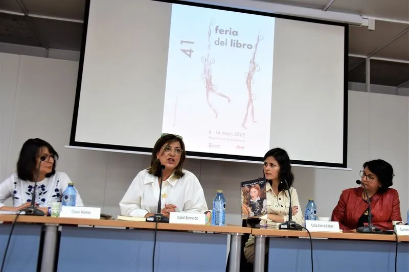 Foto 3 - Contamos todas, el compendio de la mejor narrativa escrita por las autoras de Castilla y Le&oacute;n en la Feria del Libro de Salamanca