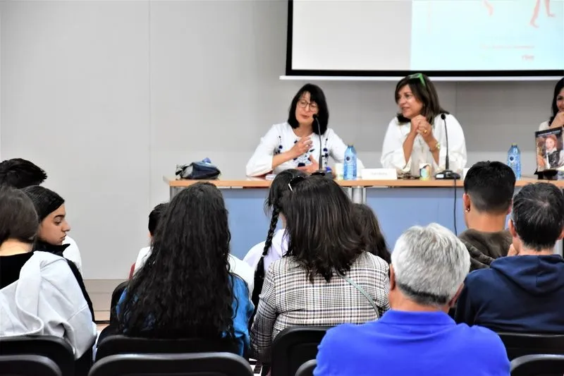 Foto 5 - Contamos todas, el compendio de la mejor narrativa escrita por las autoras de Castilla y Le&oacute;n en la Feria del Libro de Salamanca