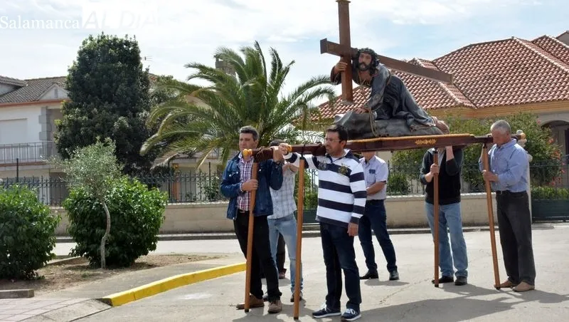 La imagen del Manso Cordero fue llevada en procesión hasta el paraje de la Peña Gorda