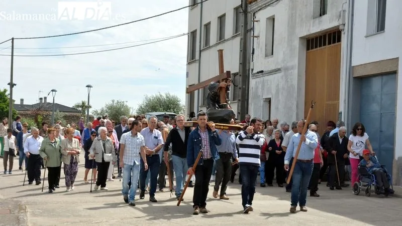 La imagen del Manso Cordero fue llevada en procesión hasta el paraje de la Peña Gorda