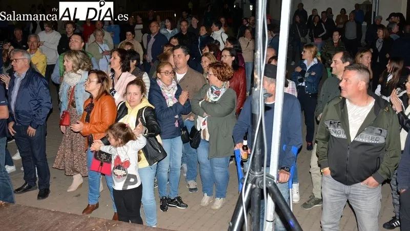 El cantante Antonio Tomás actuó anoche en la Plaza de la Alegría