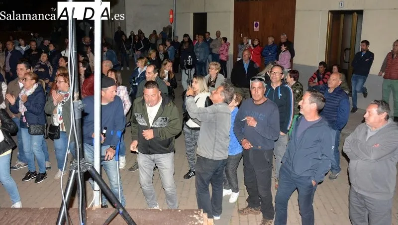 El cantante Antonio Tomás actuó anoche en la Plaza de la Alegría