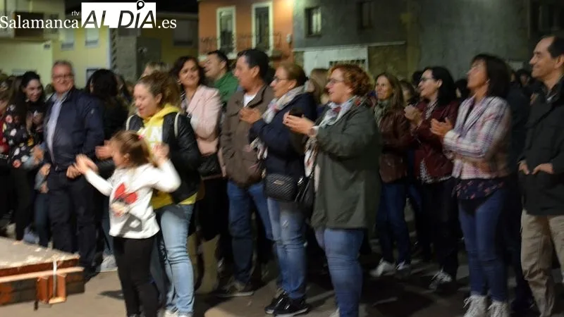El cantante Antonio Tomás actuó anoche en la Plaza de la Alegría