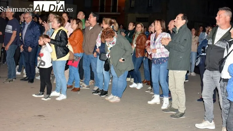 El cantante Antonio Tomás actuó anoche en la Plaza de la Alegría