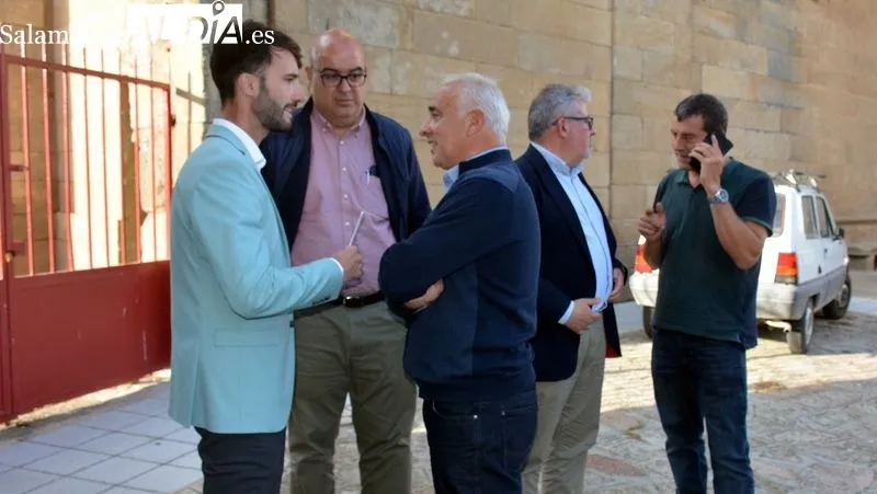 Candidatos al Ayuntamiento y cargos del PP en el acto público celebrado en Lumbrales