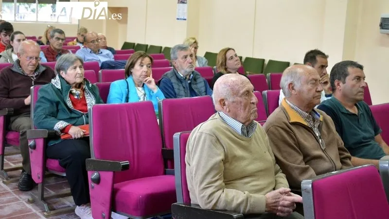 Candidatos al Ayuntamiento y cargos del PP en el acto público celebrado en Lumbrales