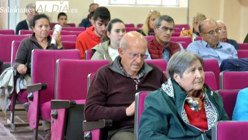 Candidatos al Ayuntamiento y cargos del PP en el acto público celebrado en Lumbrales