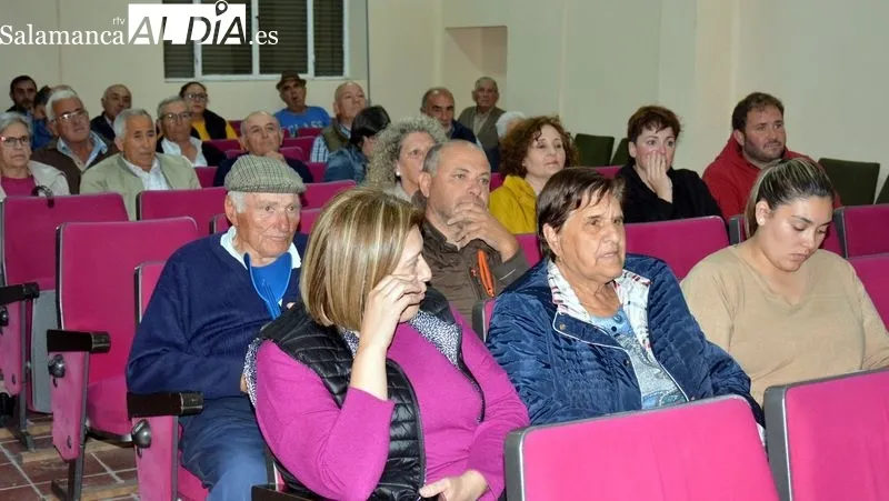La candidatura del PSOE al ayuntamiento de Lumbrales se presentó anoche en un acto público
