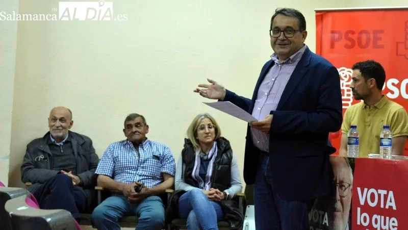 La candidatura del PSOE al ayuntamiento de Lumbrales se presentó anoche en un acto público