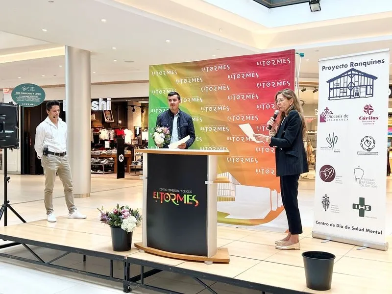 Día del Orgullo Loco en el Centro Comercial El Tormes
