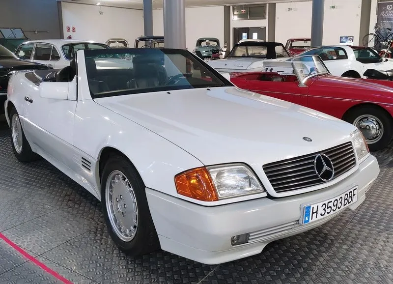 Mercedes Benz 300 SL del año 1991 que se puede ver en el Museo de Historia de la Automoción