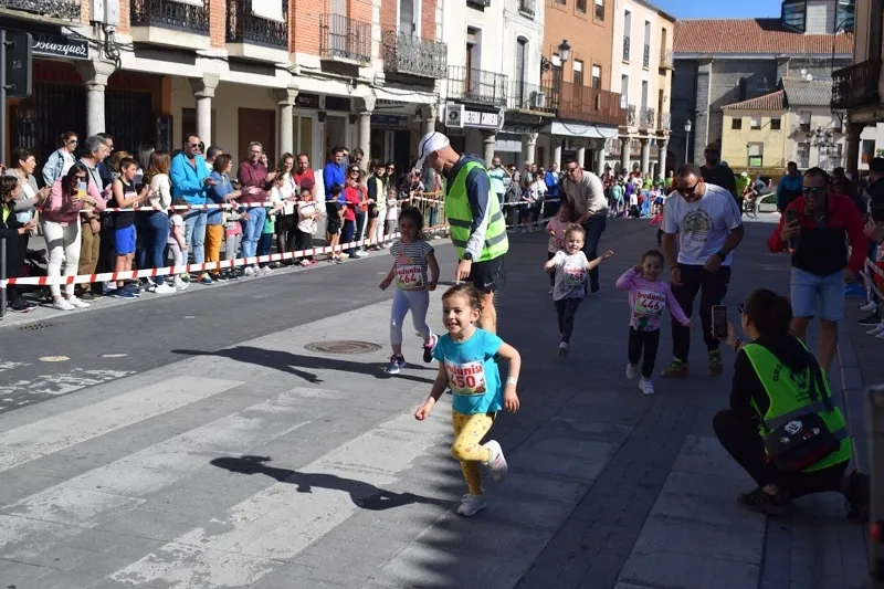 Foto 9 - Multitudinaria fiesta del deporte en Pe&ntilde;aranda para vivir la XXIX Carrera Popular 'Hijos, Padres y Abuelos'