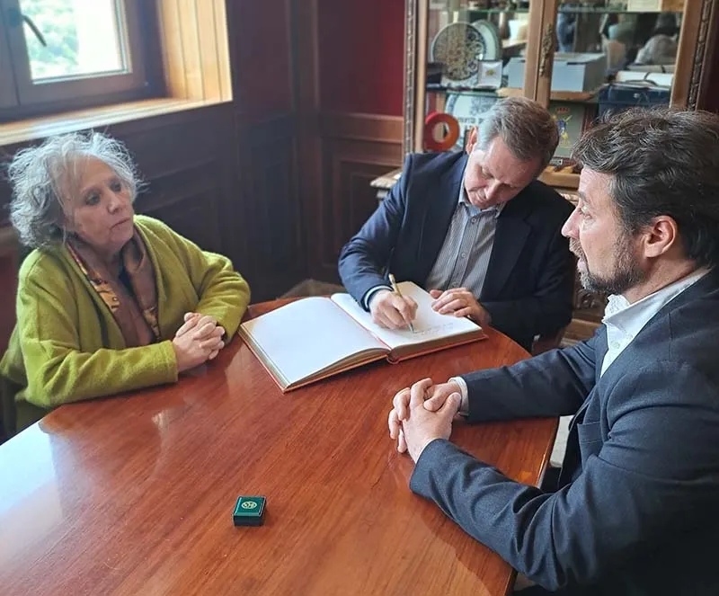 Foto 3 - El Ministro de Sanidad visita B&eacute;jar