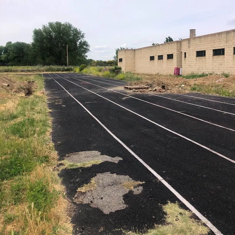 Foto 3 - Las p&eacute;simas condiciones de las pistas de atletismo vuelven a la palestra