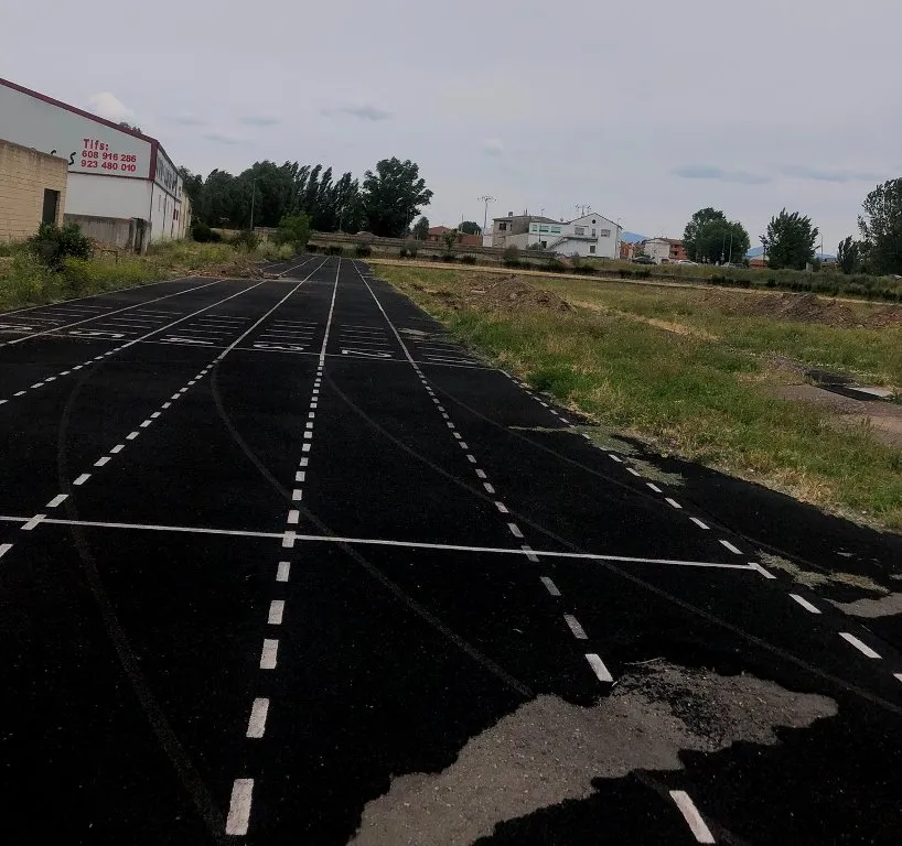 Foto 2 - Las p&eacute;simas condiciones de las pistas de atletismo vuelven a la palestra