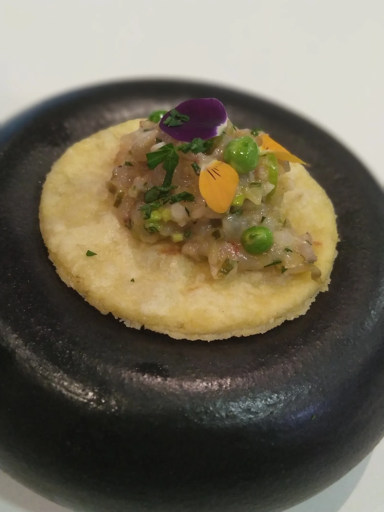 Uno de los platos preparados por Gabriel Simón, Gamba de primavera