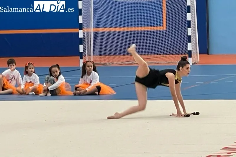 La escuela de gimnasia rítmica de Peñaranda finalizaba el curso con una exhibición