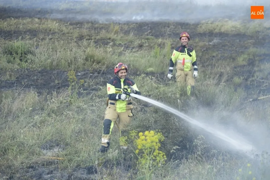 Foto 2 - Registrado un incendio junto a la A-62 a la altura de Sancti-Sp&iacute;ritus