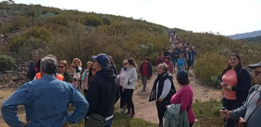 Foto 9 - Nuevo d&iacute;a de convivencia entre pueblos adentr&aacute;ndose incluso en las minas de Navasfr&iacute;as