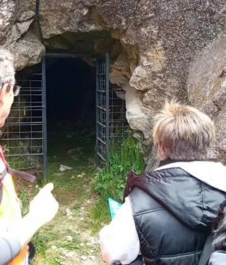 Foto 4 - Nuevo d&iacute;a de convivencia entre pueblos adentr&aacute;ndose incluso en las minas de Navasfr&iacute;as