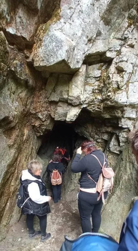 Foto 2 - Nuevo d&iacute;a de convivencia entre pueblos adentr&aacute;ndose incluso en las minas de Navasfr&iacute;as