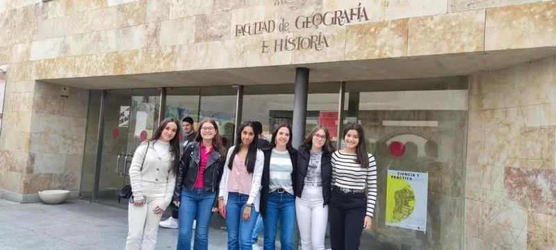 Foto 10 - Nadia Barbero y Jimena Gonz&aacute;lez, del San Juan Bosco, obtienen el primer premio en el 'Geoconcurso'