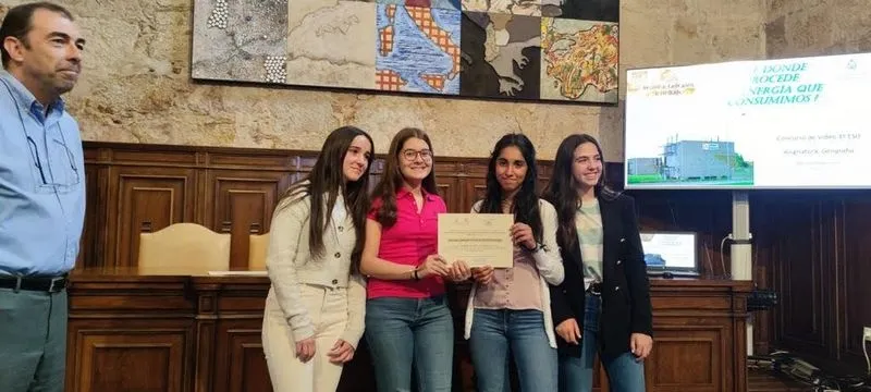 Foto 9 - Nadia Barbero y Jimena Gonz&aacute;lez, del San Juan Bosco, obtienen el primer premio en el 'Geoconcurso'