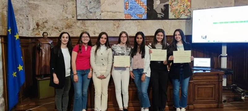 Foto 4 - Nadia Barbero y Jimena Gonz&aacute;lez, del San Juan Bosco, obtienen el primer premio en el 'Geoconcurso'