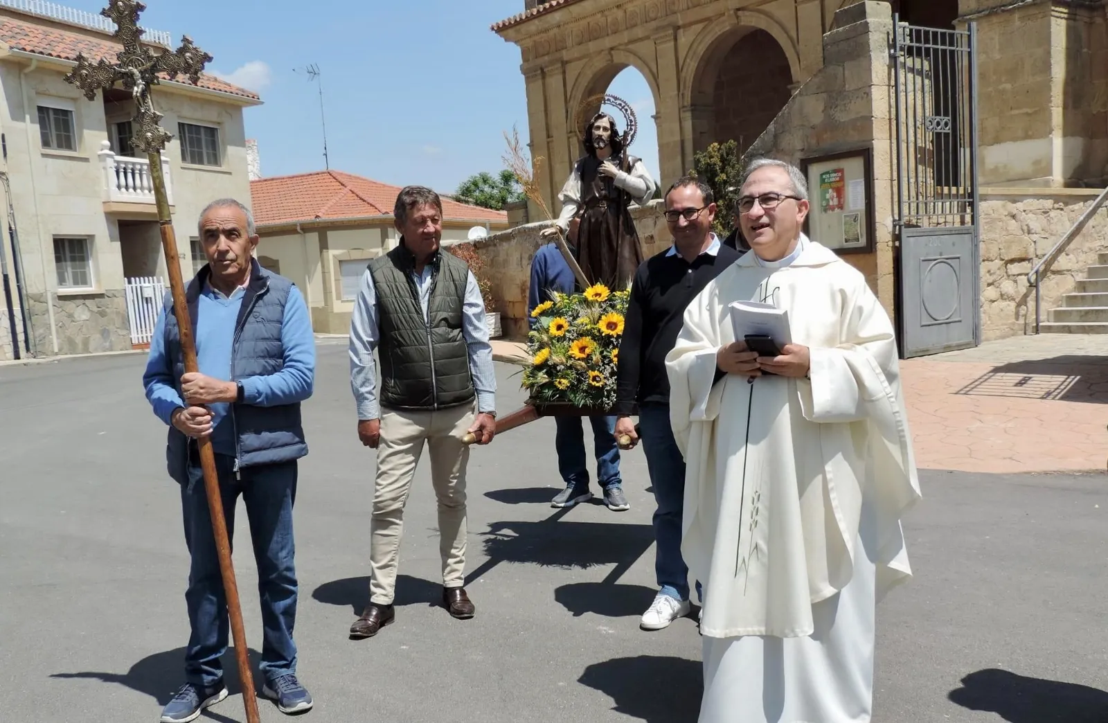 Aldearrubia celebraba este lunes a San Isidro con misa, procesión y paellada