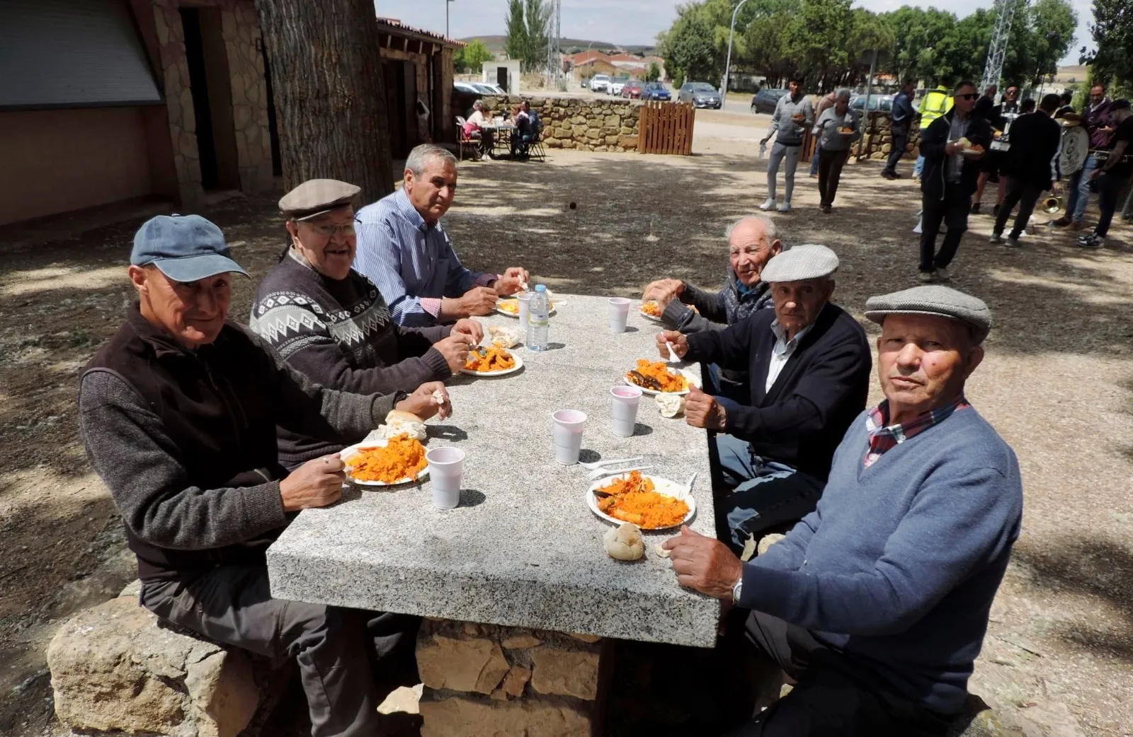 Aldearrubia celebraba este lunes a San Isidro con misa, procesión y paellada