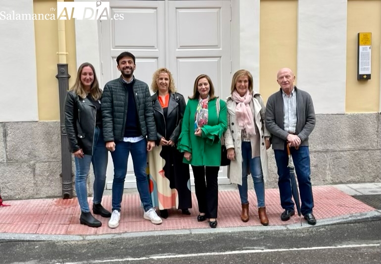 El PSOE ha presentado algunas de sus medidas para turismo y patrimonio junto al Teatro Calderón