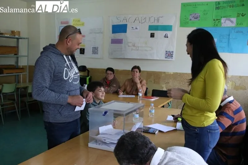 Foto 3 - Sigue aqu&iacute; la jornada electoral en Alba de Tormes