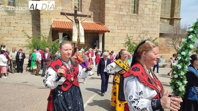 Actos religiosos durante las Fiestas de la Santa Cruz en Masueco
